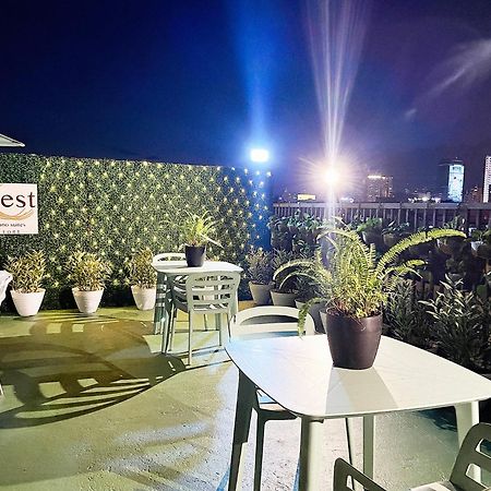 Nest Fort Bgc Макати Экстерьер фото