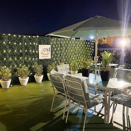 Nest Fort Bgc Макати Экстерьер фото
