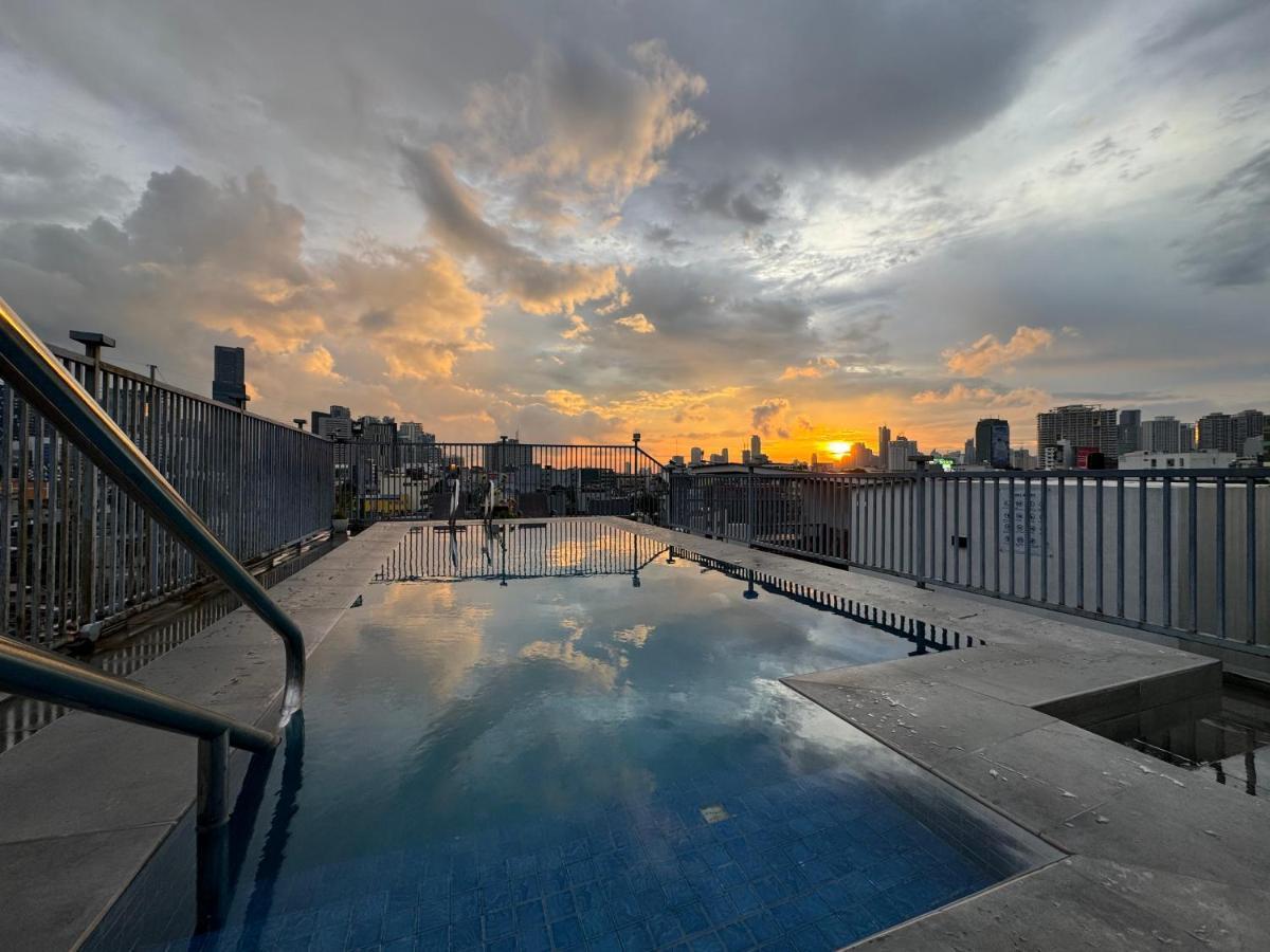 Nest Fort Bgc Макати Экстерьер фото